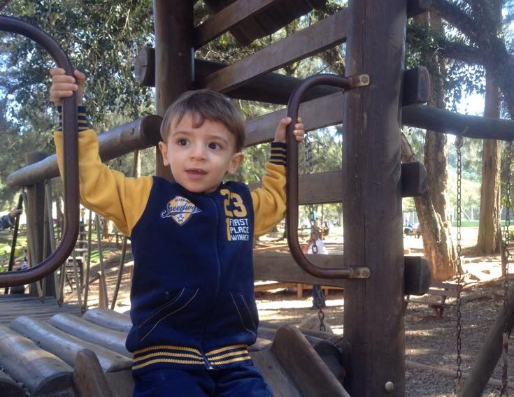 Serginho brincando no parque