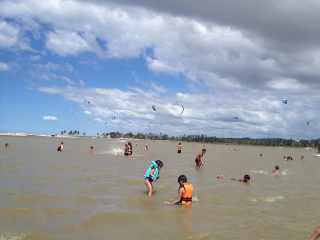 Lagoa e Praia da Barra do Cauípe na cidade de Caucaia